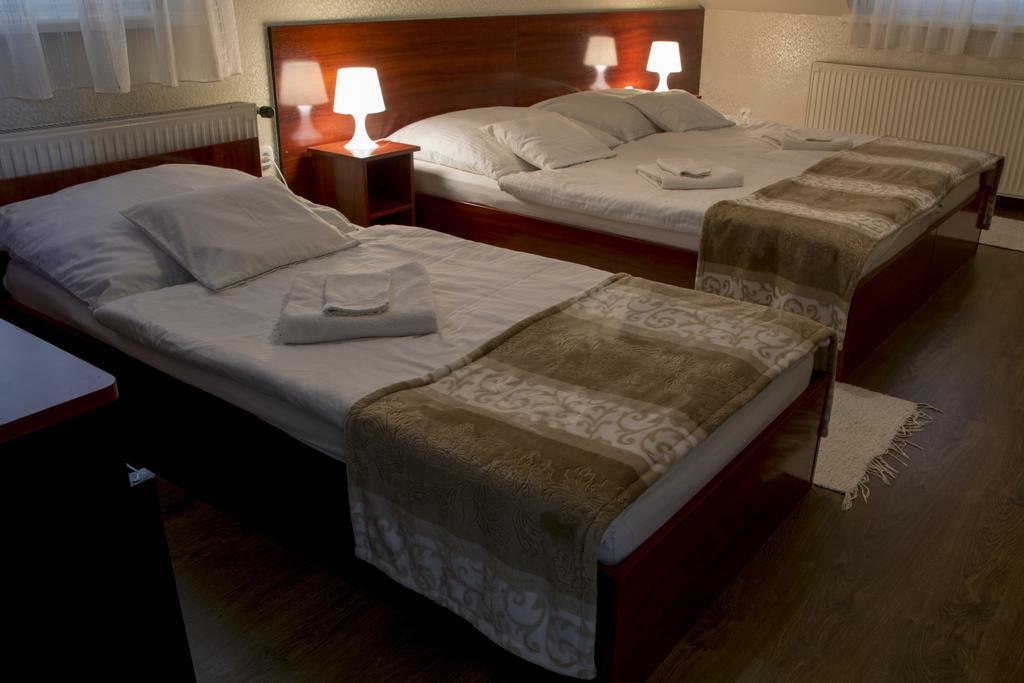 Csillag Panzio Hotell Vác Exteriör bild