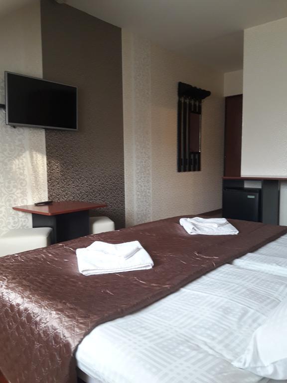 Csillag Panzio Hotell Vác Exteriör bild