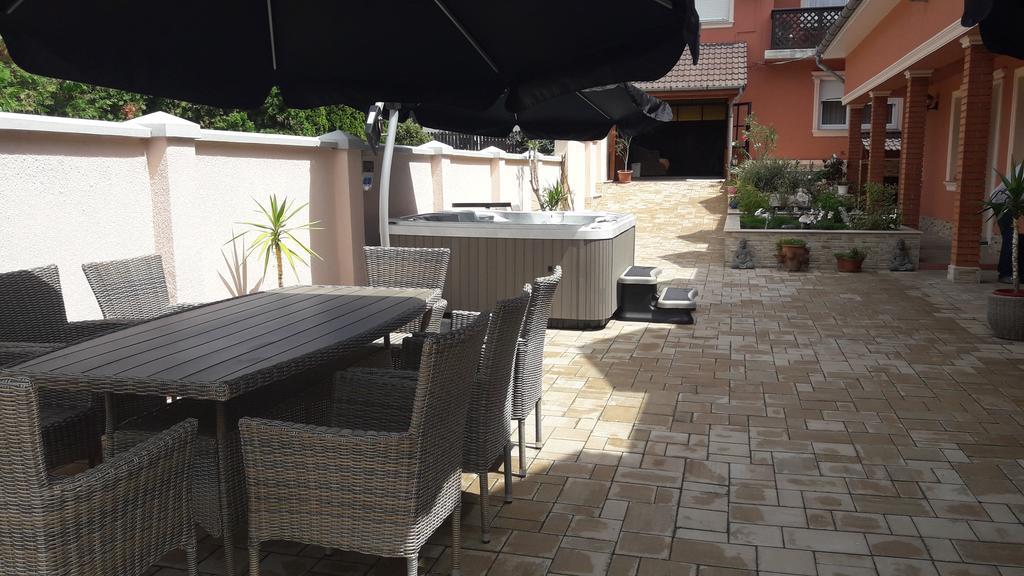 Csillag Panzio Hotell Vác Exteriör bild