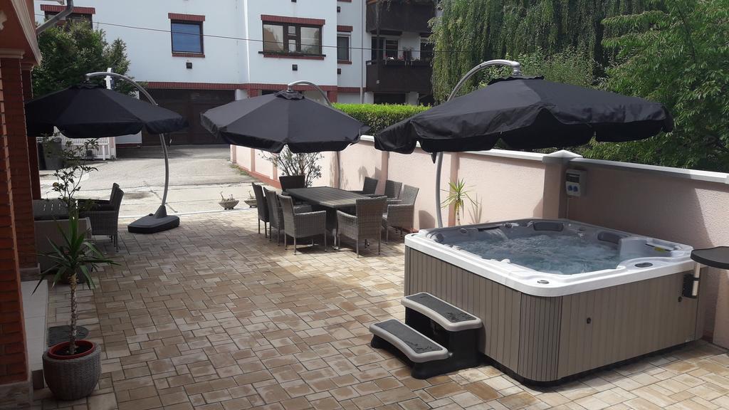 Csillag Panzio Hotell Vác Exteriör bild