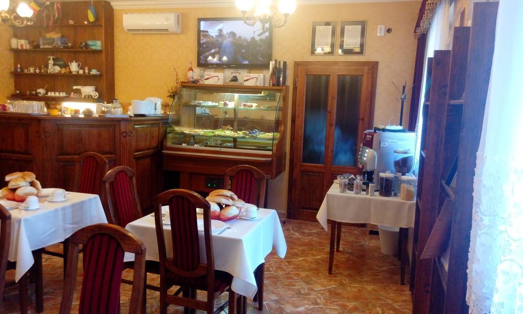 Csillag Panzio Hotell Vác Exteriör bild