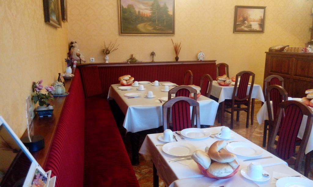 Csillag Panzio Hotell Vác Exteriör bild