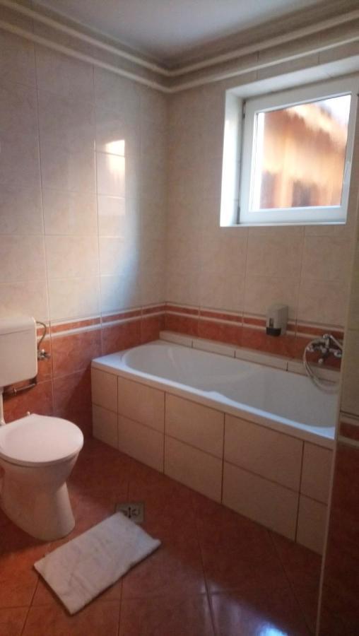 Csillag Panzio Hotell Vác Exteriör bild